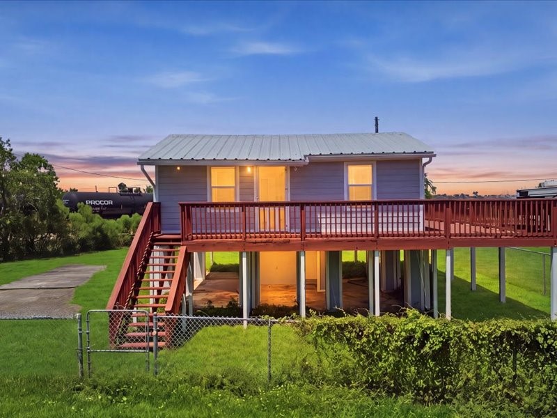 4416 Thompson Street Property Photo 1