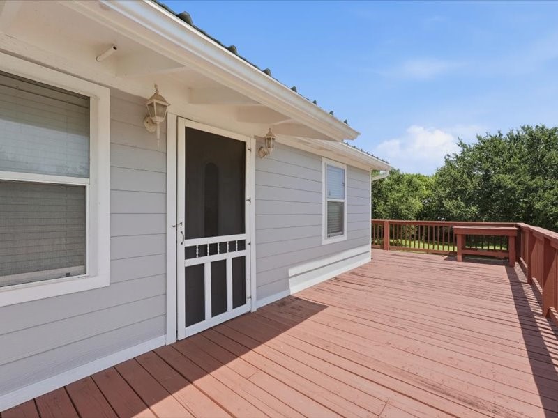 4416 Thompson Street Property Photo 6