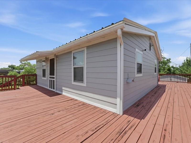 4416 Thompson Street Property Photo 7