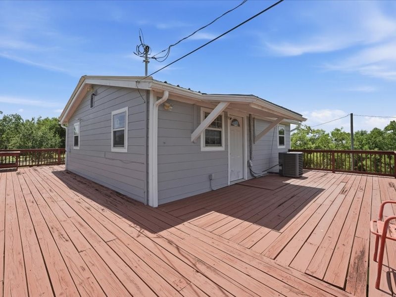 4416 Thompson Street Property Photo 8