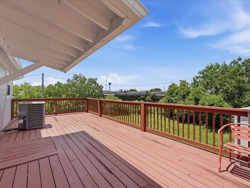 4416 Thompson Street Property Photo 9