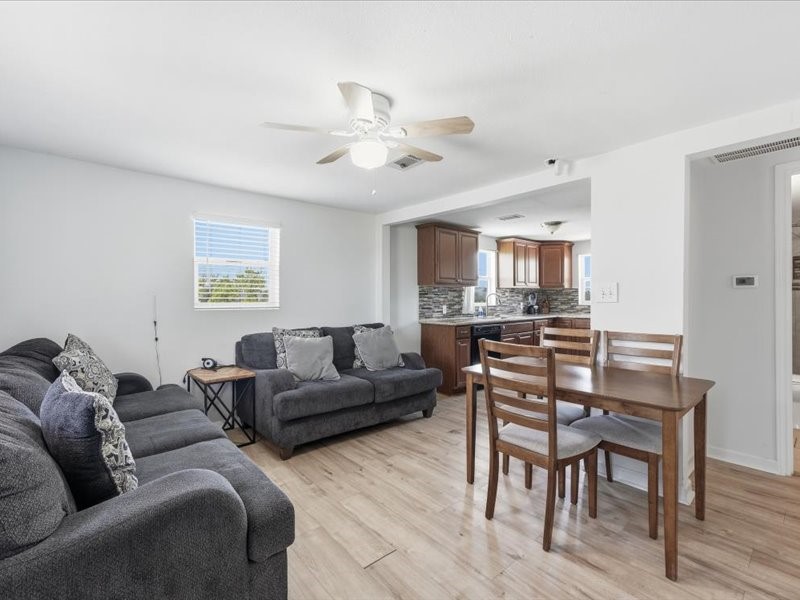 4416 Thompson Street Property Photo 10