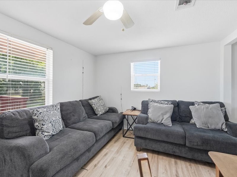 4416 Thompson Street Property Photo 11
