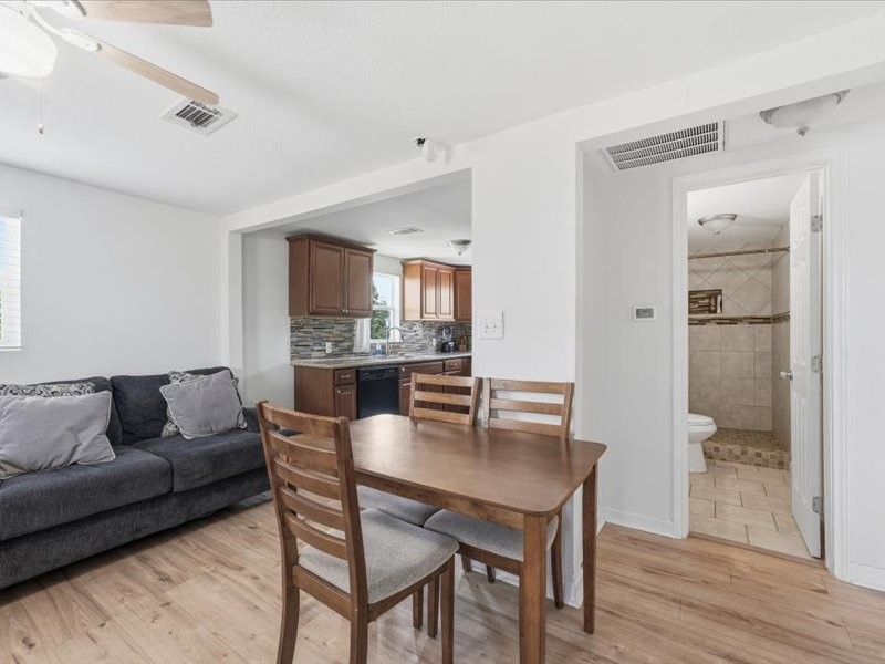 4416 Thompson Street Property Photo 12
