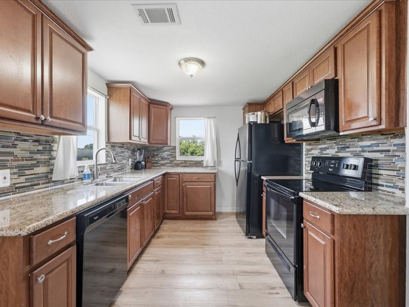 4416 Thompson Street Property Photo 15