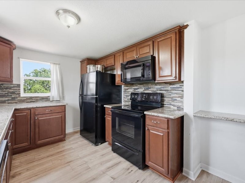 4416 Thompson Street Property Photo 17