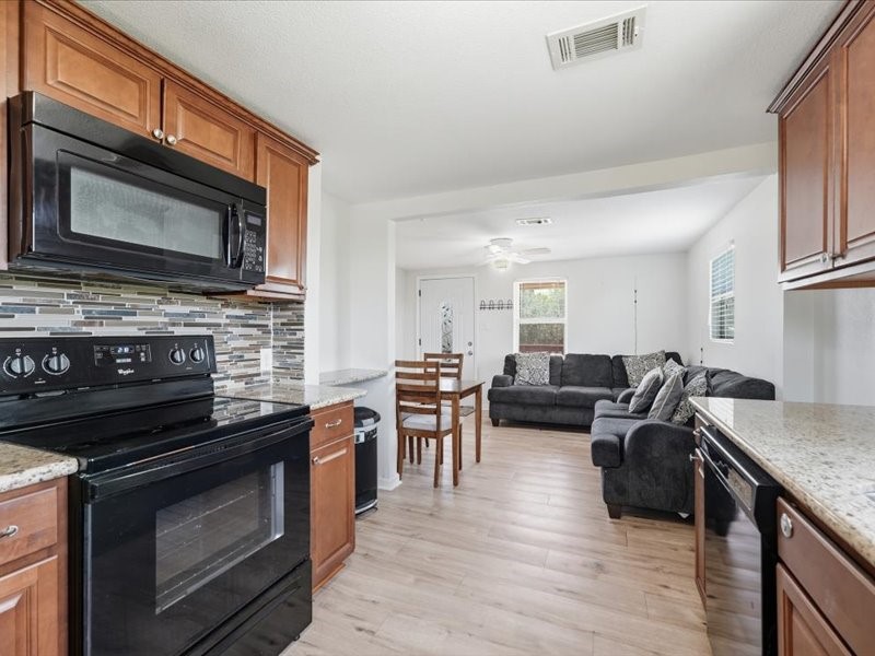 4416 Thompson Street Property Photo 18