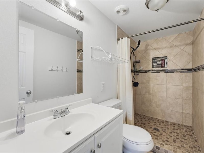 4416 Thompson Street Property Photo 19