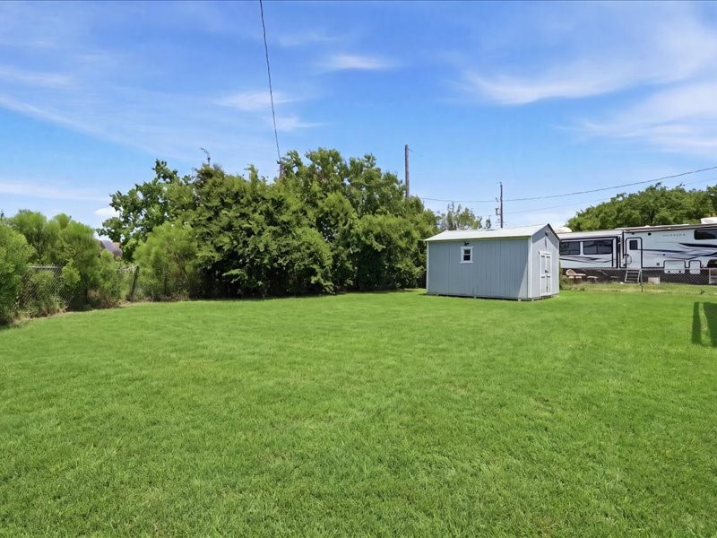 4416 Thompson Street Property Photo 25