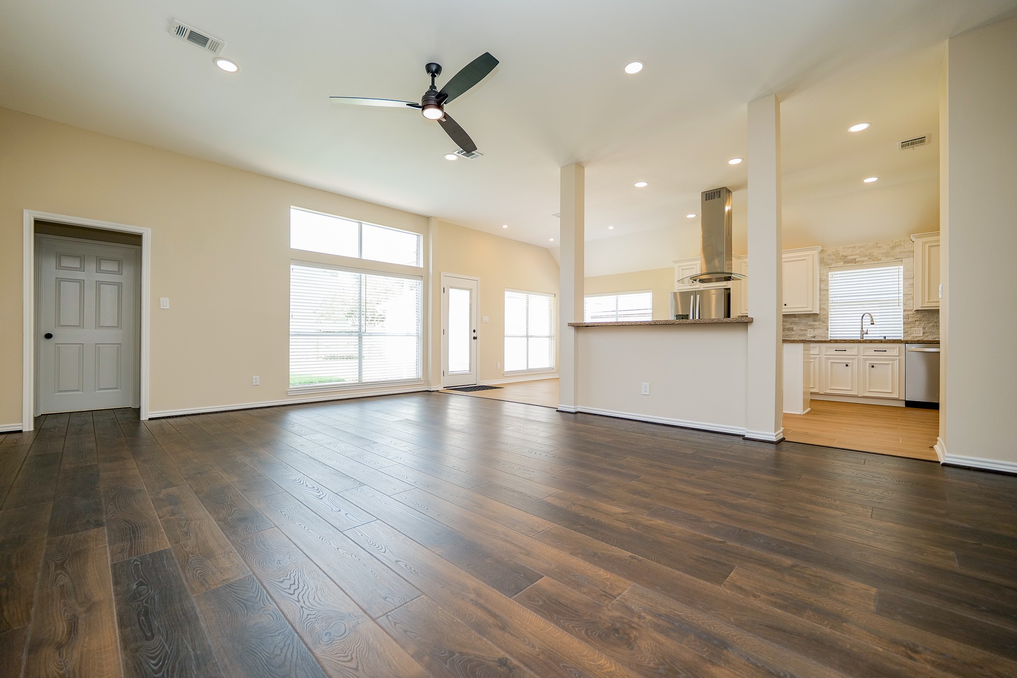 1823 Brightlake Way Property Photo 11