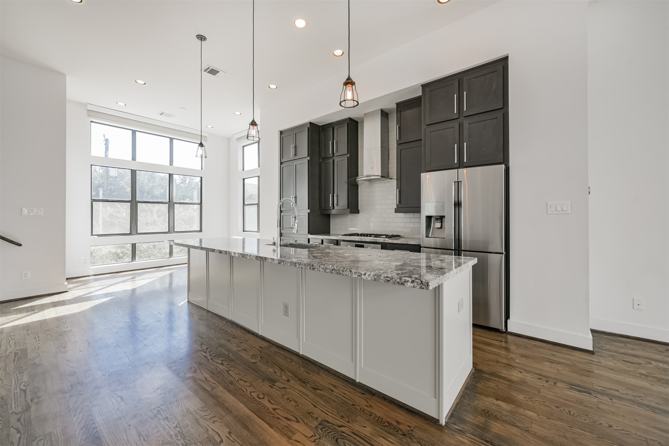 2824 Clay Street Property Photo