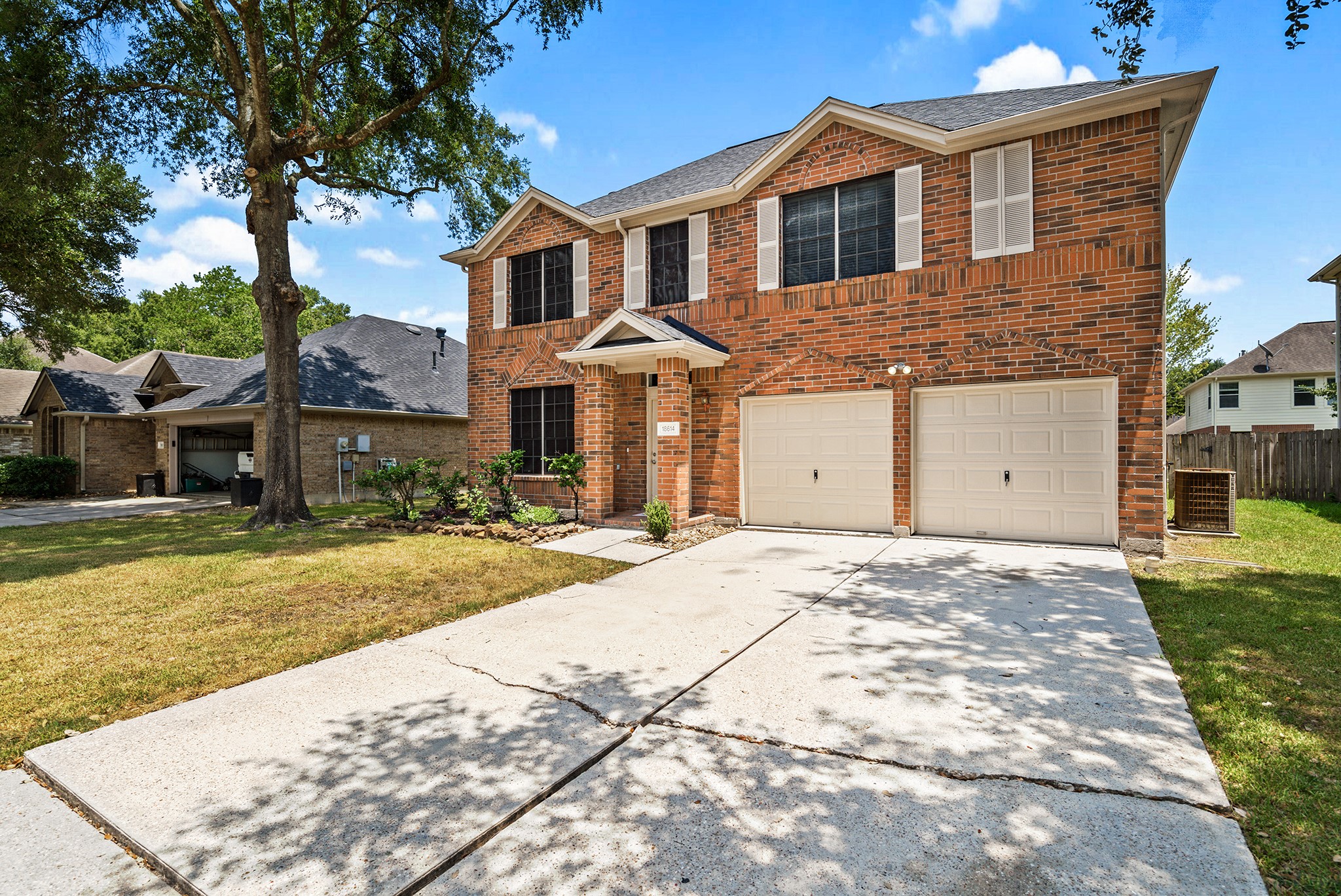18614 Atasca Dr South Property Photo 2