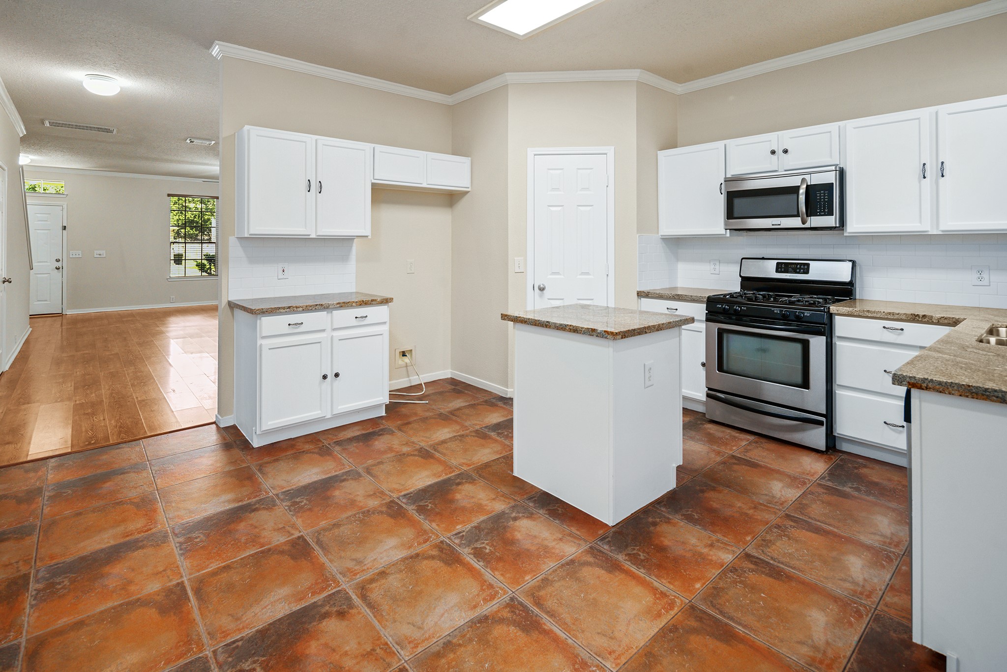 18614 Atasca Dr South Property Photo 10