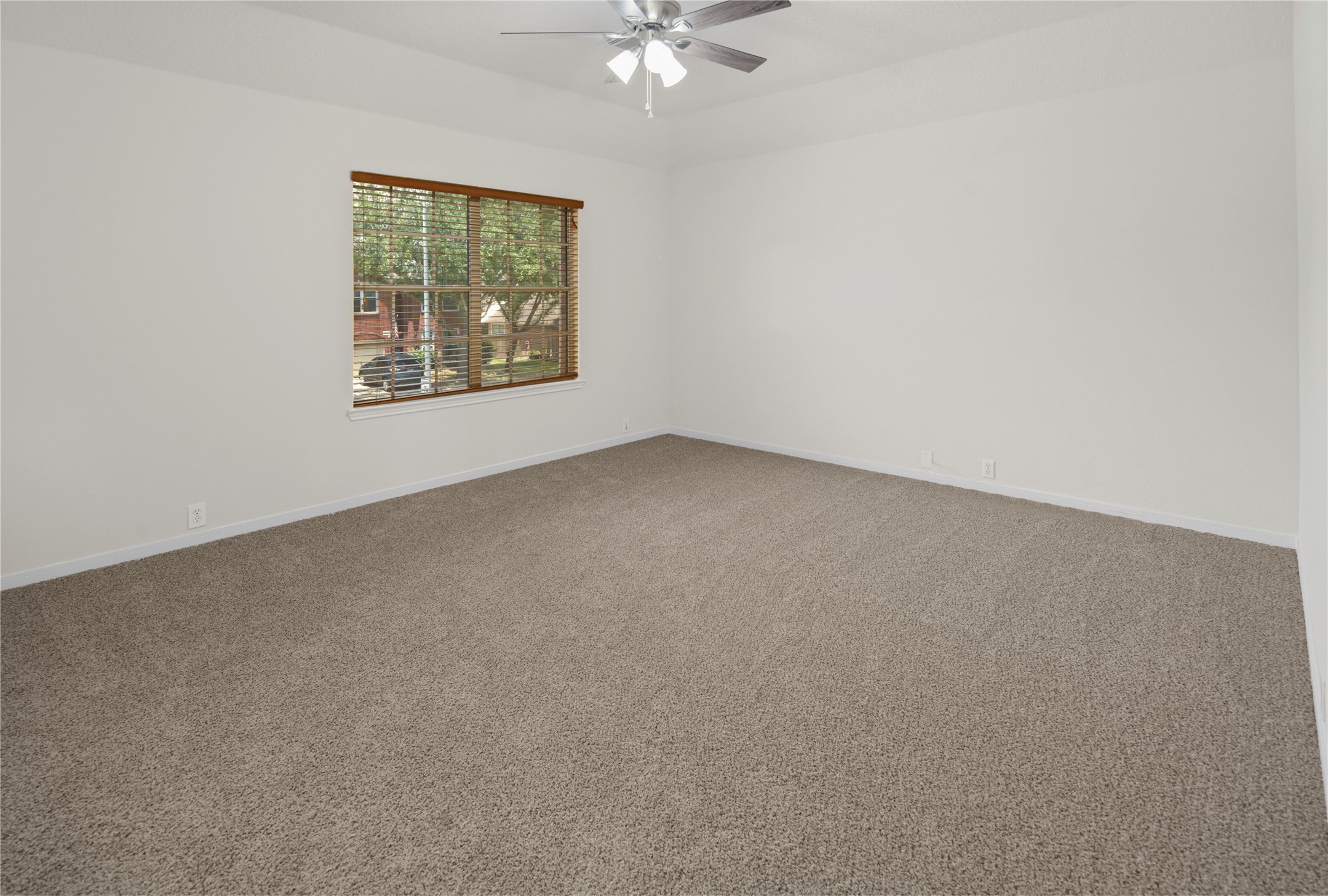 18614 Atasca Dr South Property Photo 15