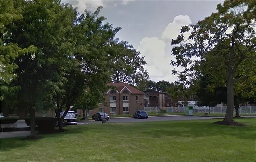 1801 N Broadway Ave Property Photo 1