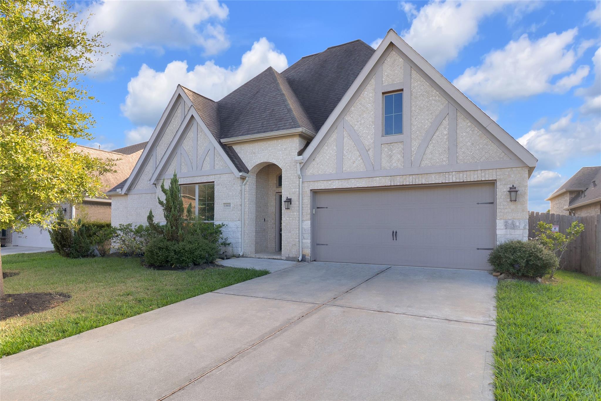 13610 Thunder Stone Ln Property Photo 1