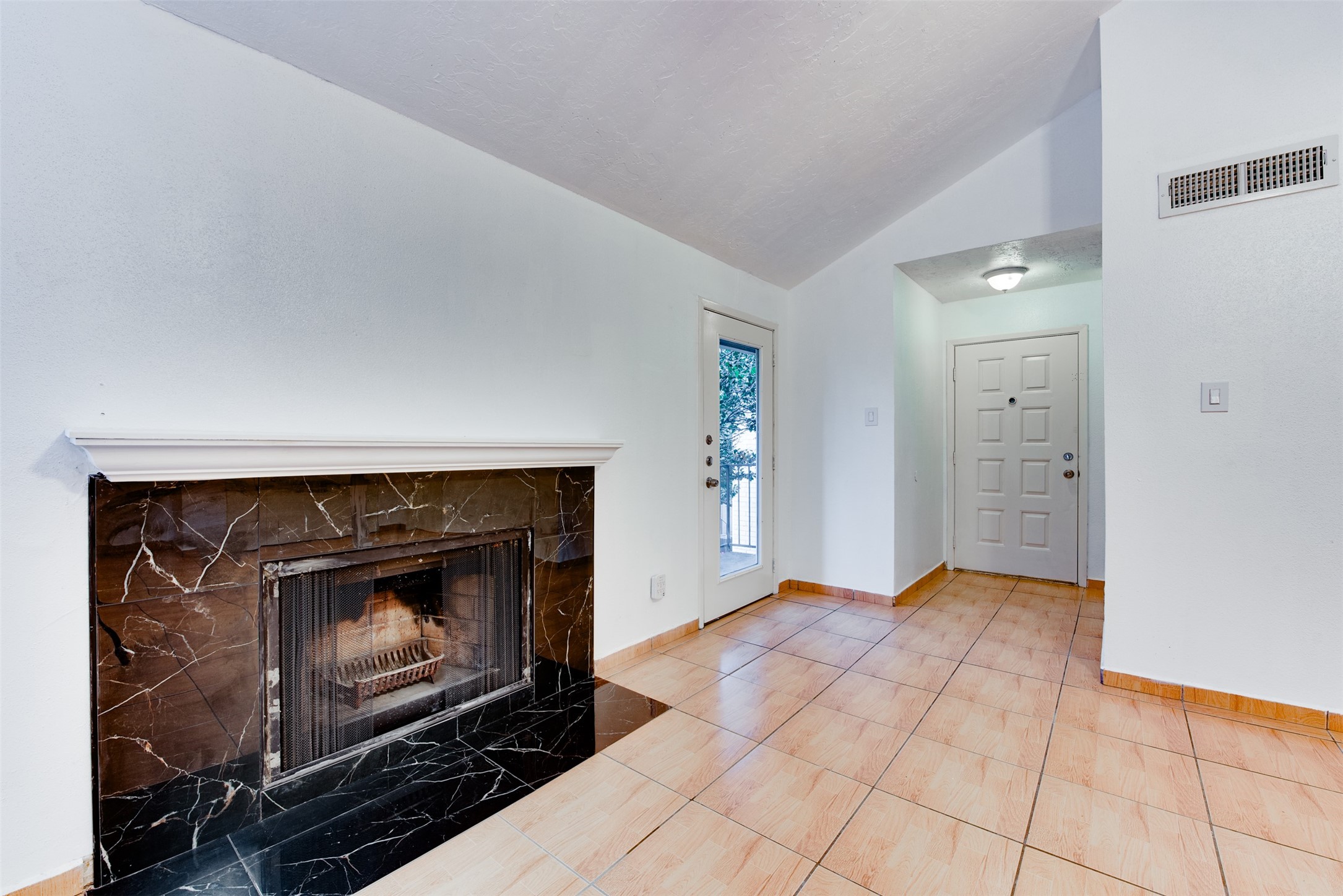 2021 Spenwick Drive 724 Property Photo 3
