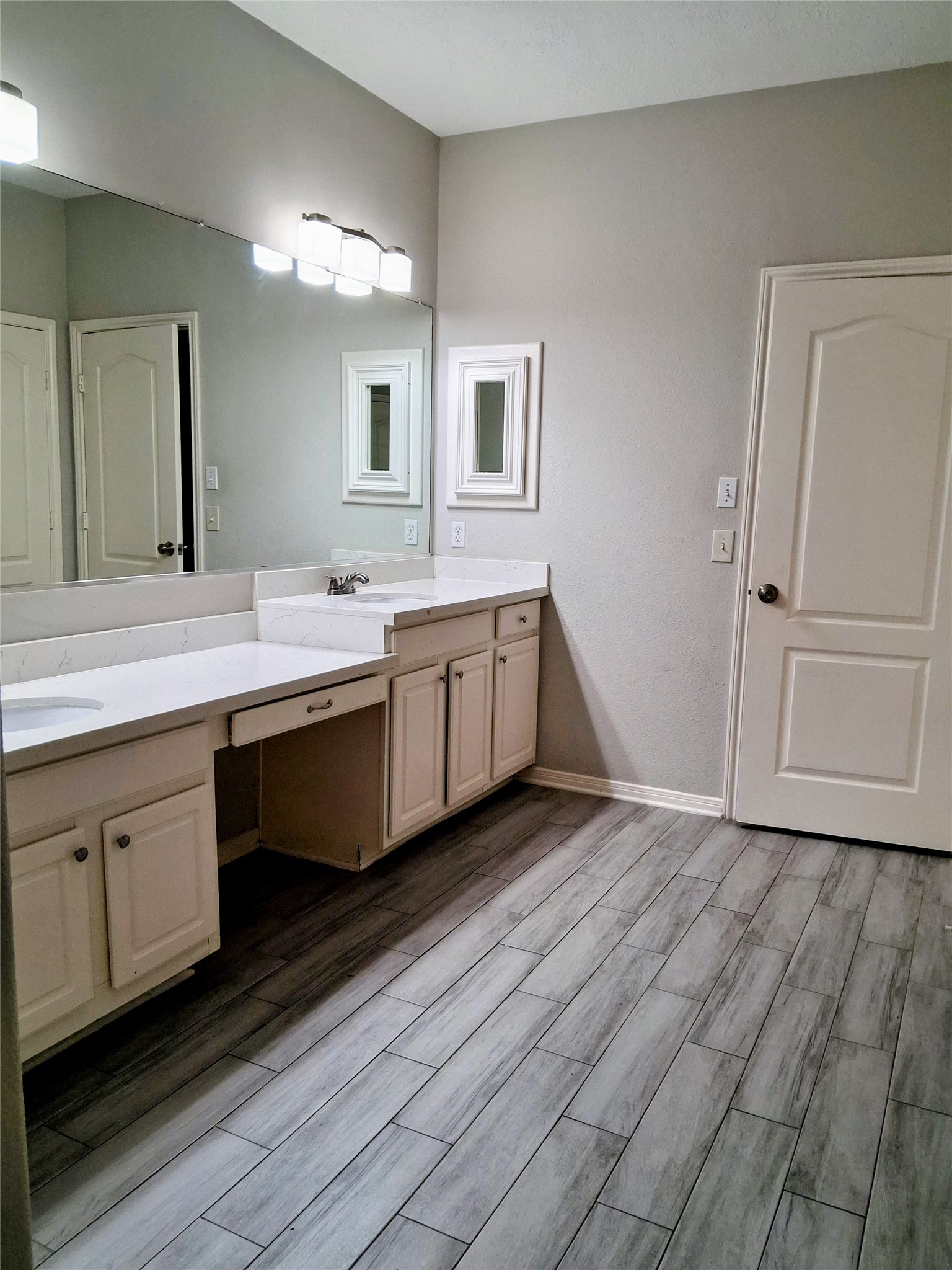 10015 Dawn Brook Drive Property Photo 7