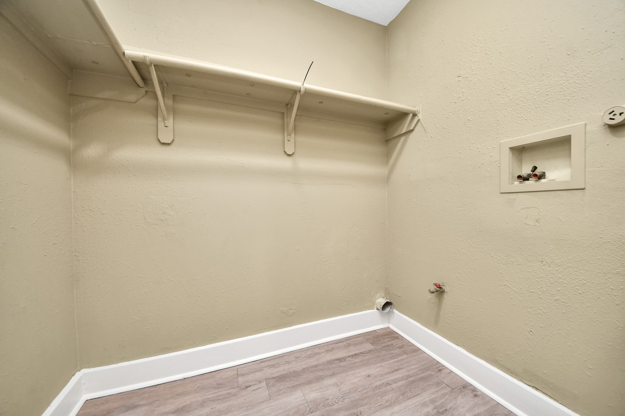 10117 Dulcimer Street Property Photo 17