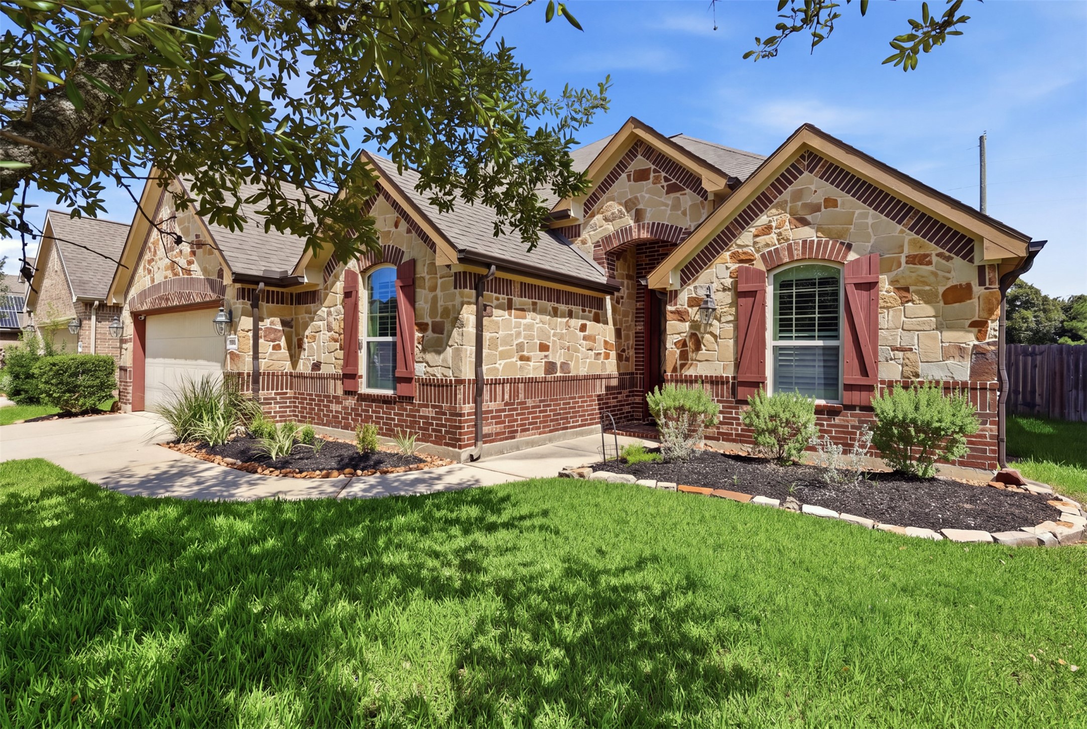 6214 Pinewood Heights Drive Property Photo 1
