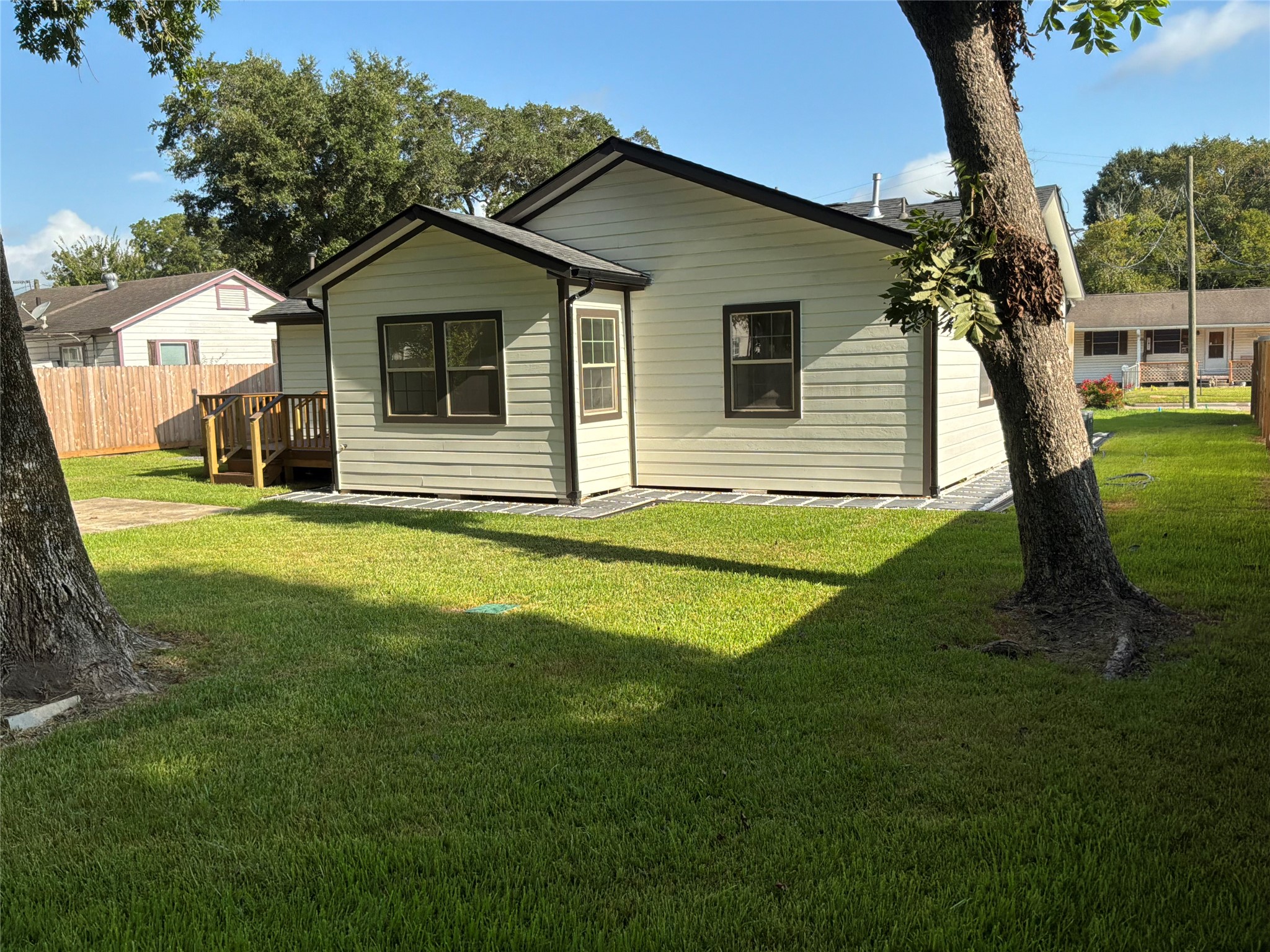 2740 Cos Street Property Photo 3
