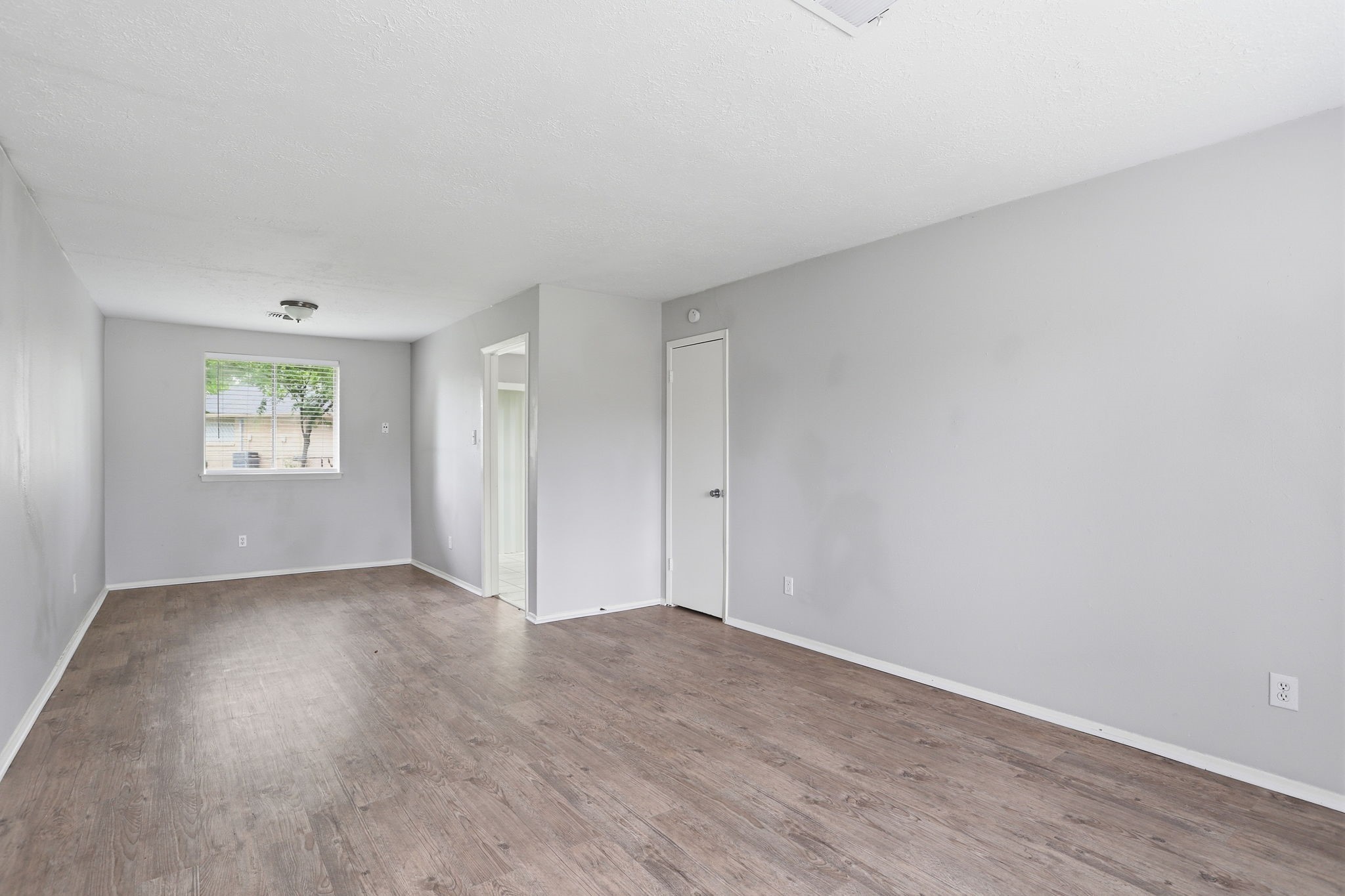 12614 Chiswick Road Property Photo 12