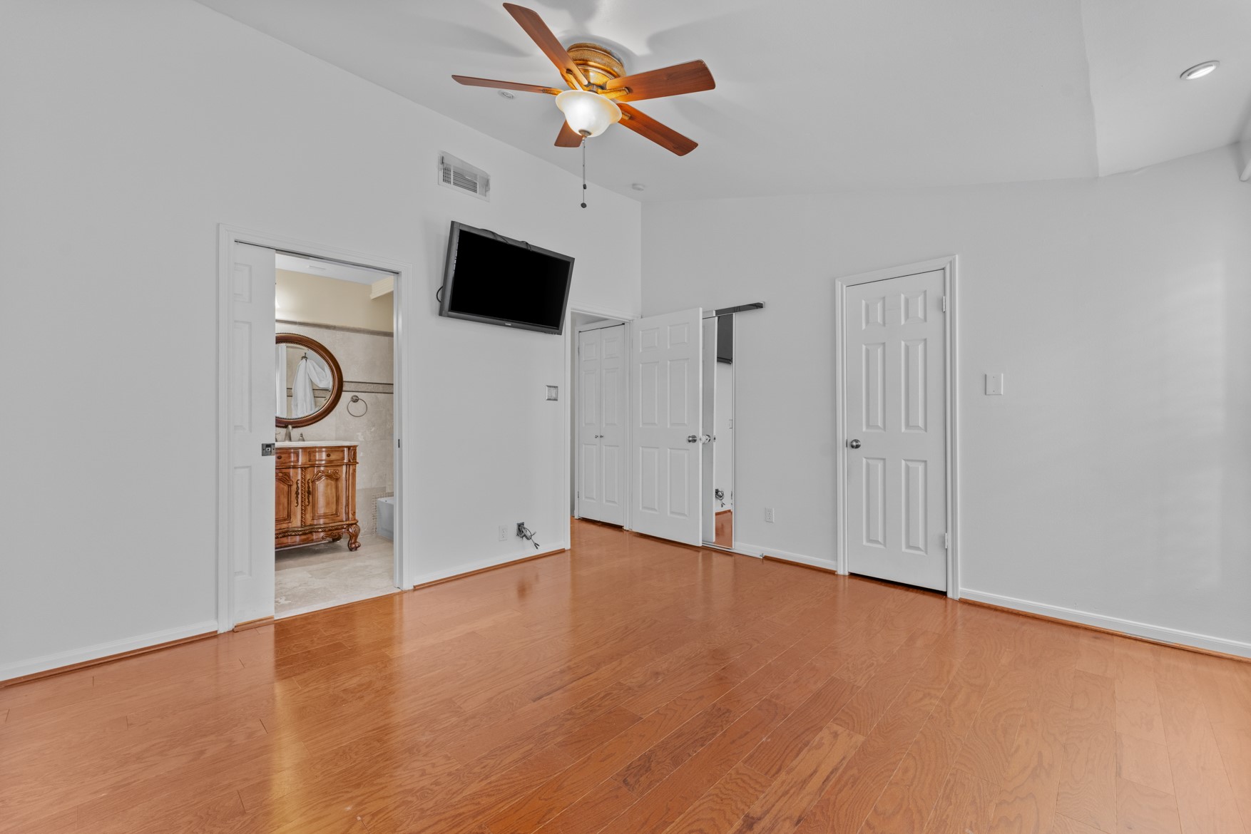 3300 Bellefontaine Street 42 Property Photo 12