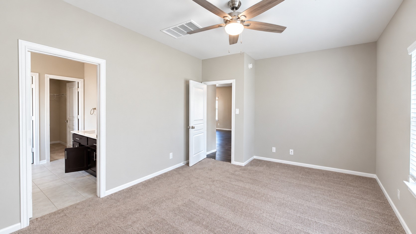 2306 Red Slate Drive Property Photo 4