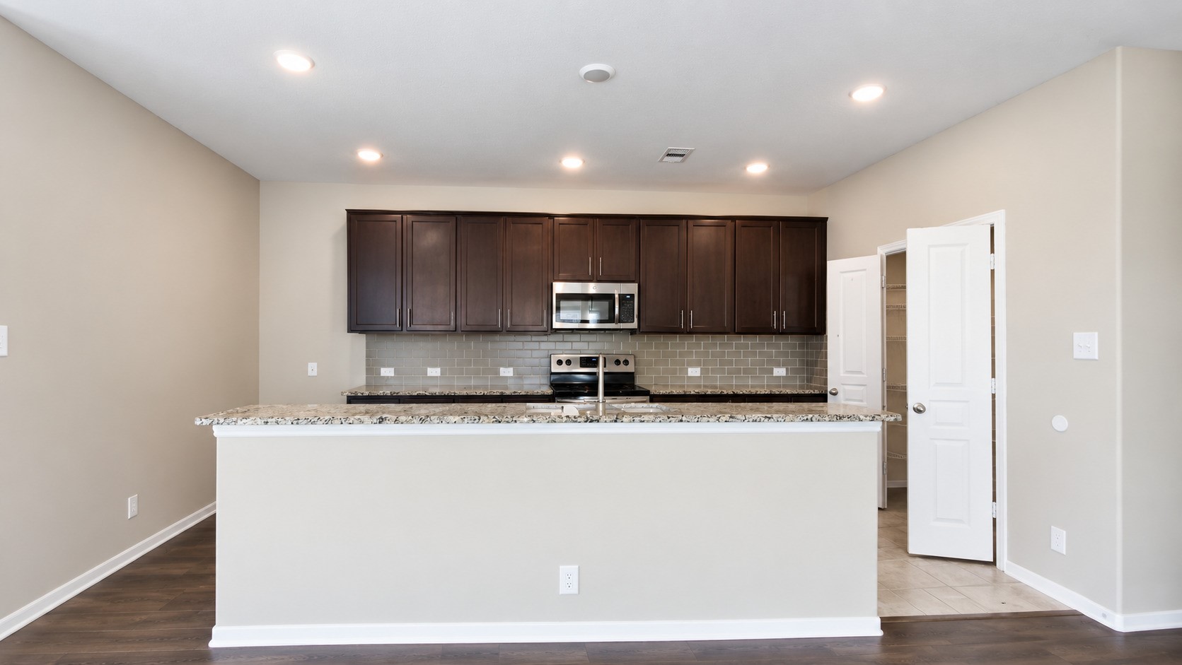 2306 Red Slate Drive Property Photo 5