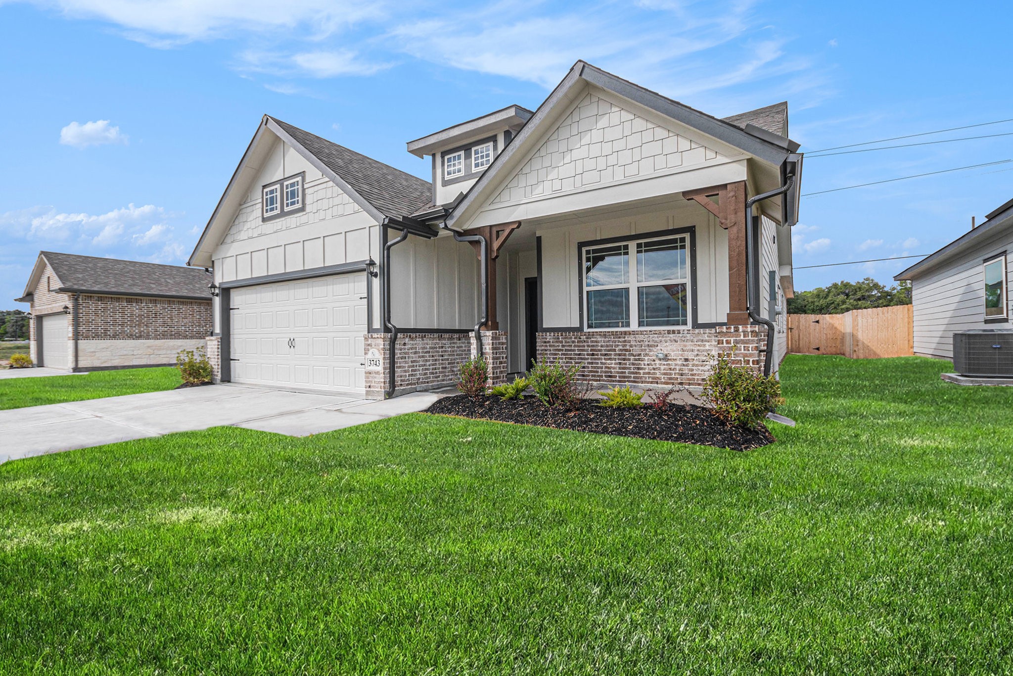 3743 Crawford Street Property Photo 2