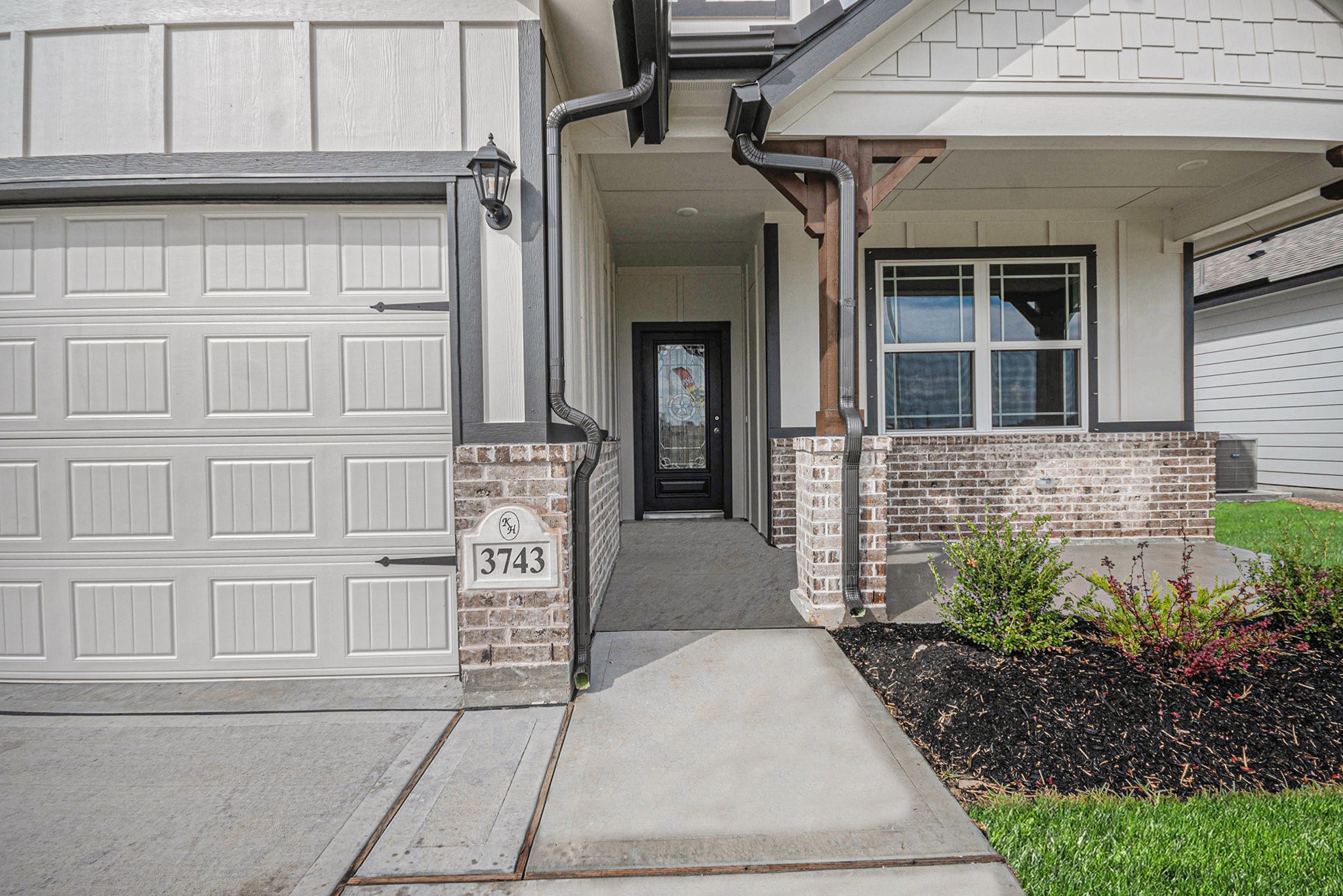 3743 Crawford Street Property Photo 4