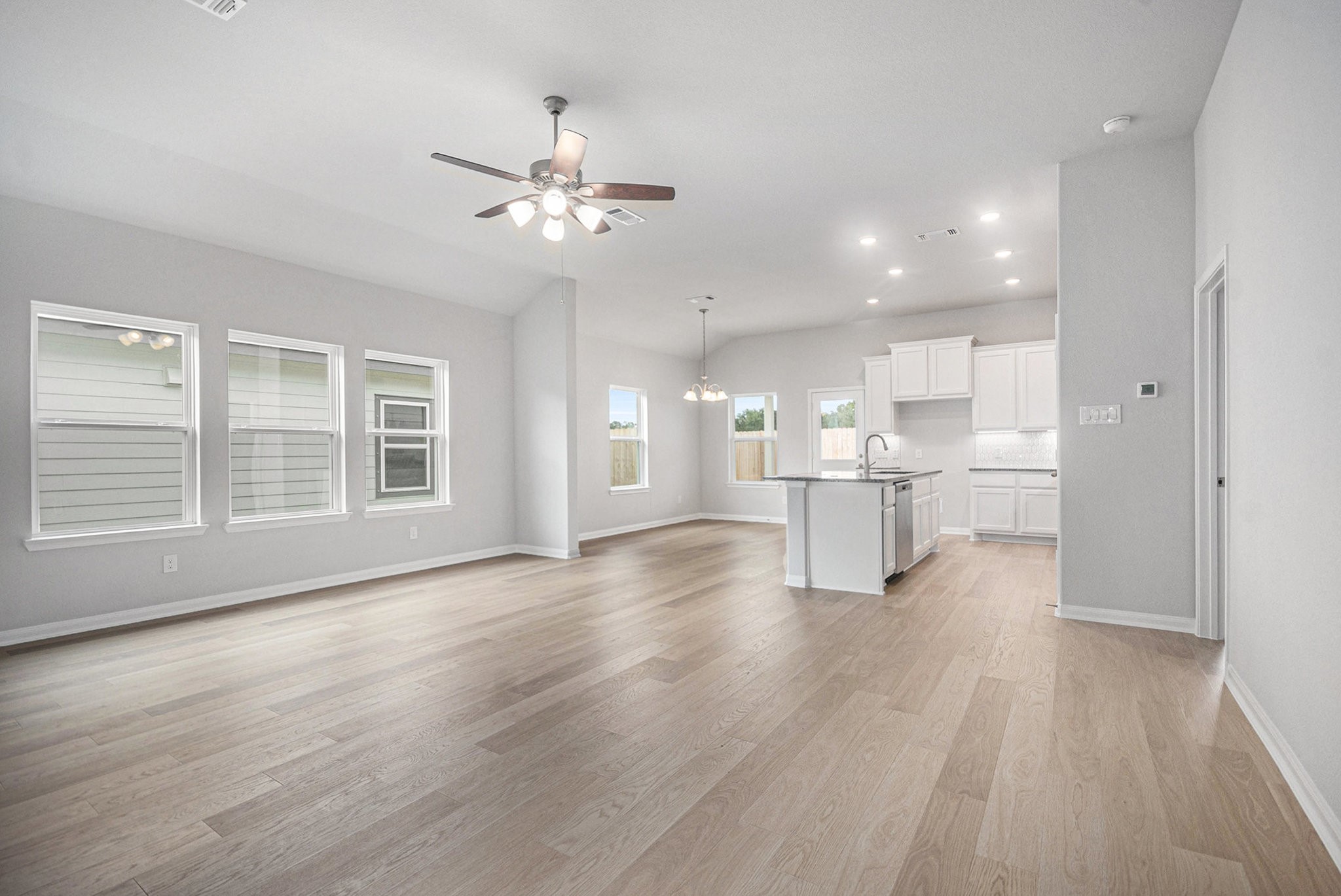 3743 Crawford Street Property Photo 7