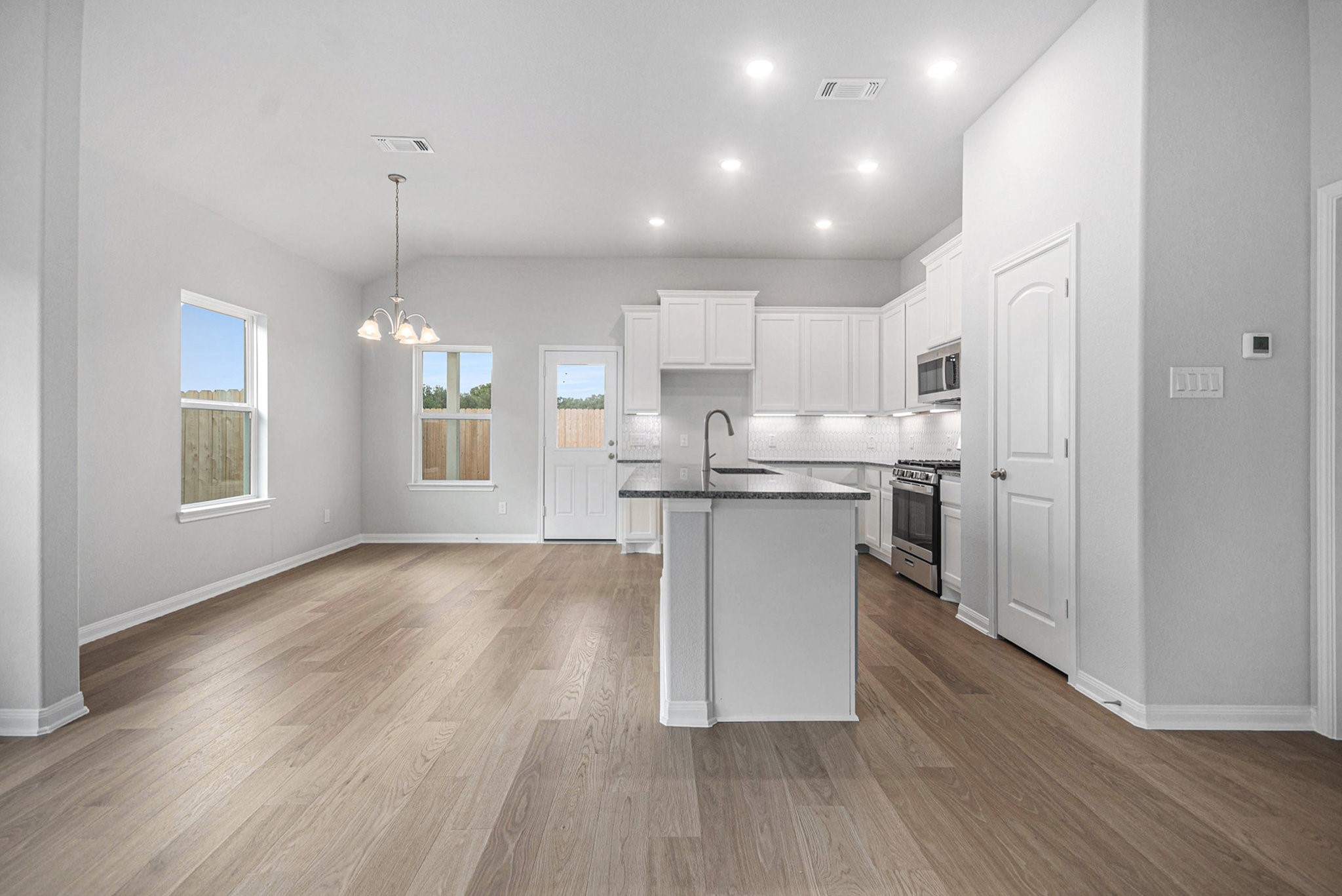 3743 Crawford Street Property Photo 11