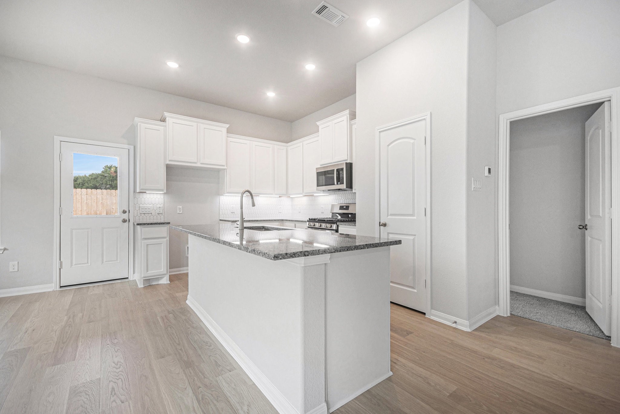 3743 Crawford Street Property Photo 12