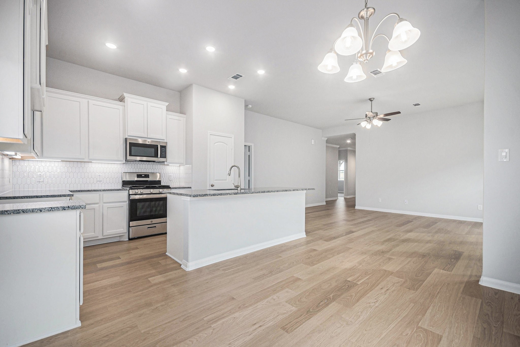 3743 Crawford Street Property Photo 13