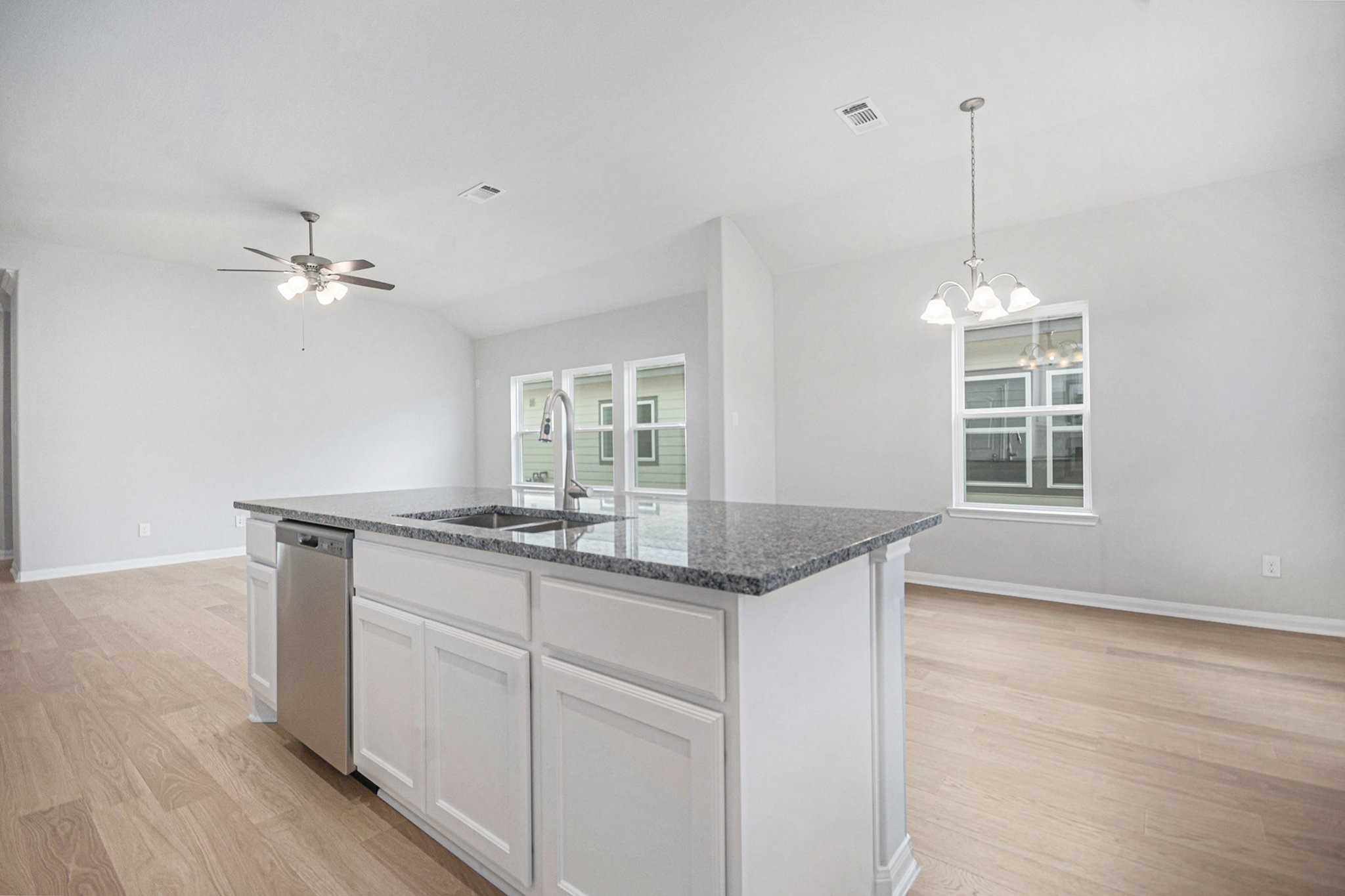 3743 Crawford Street Property Photo 14