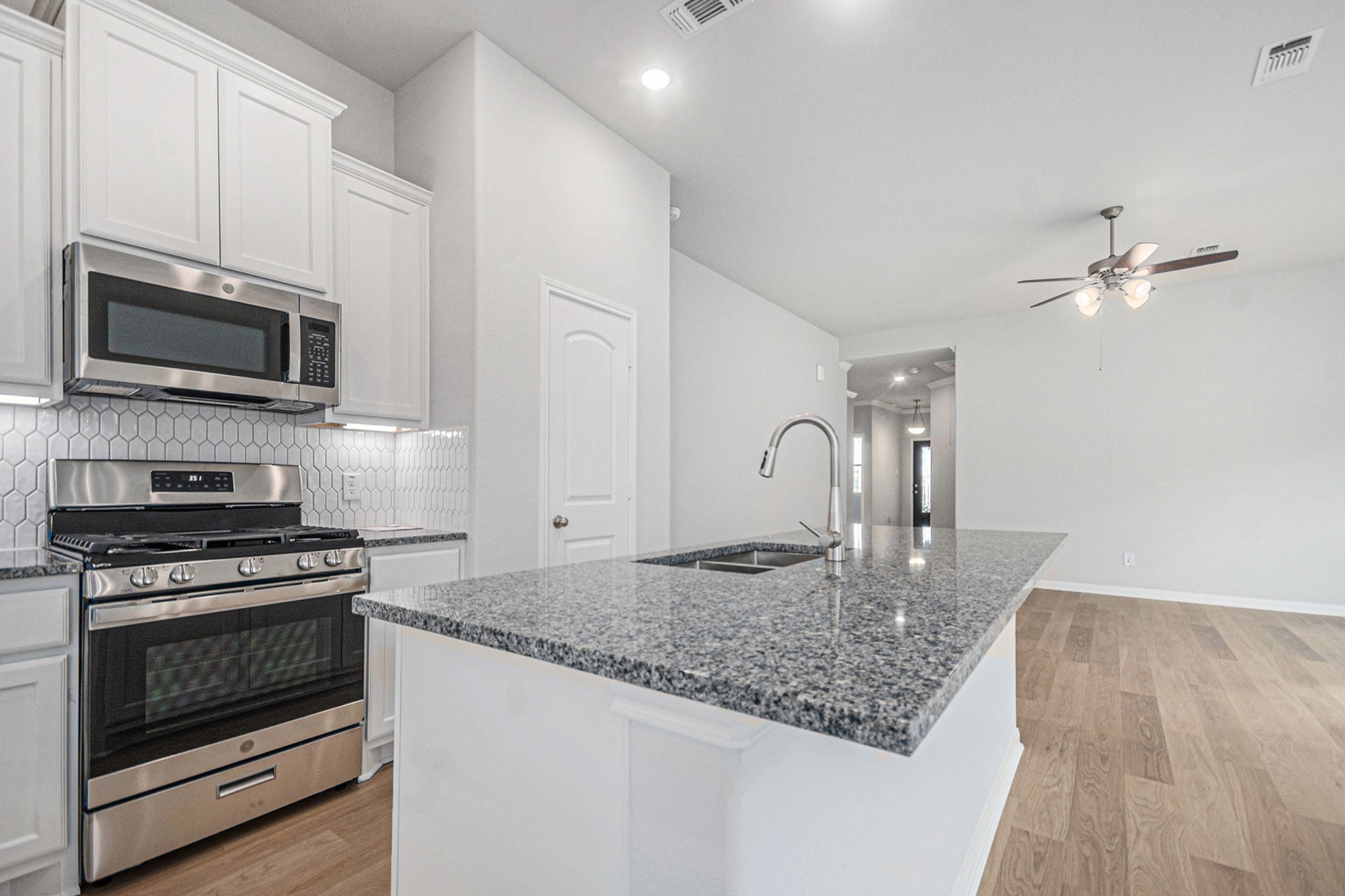 3743 Crawford Street Property Photo 15