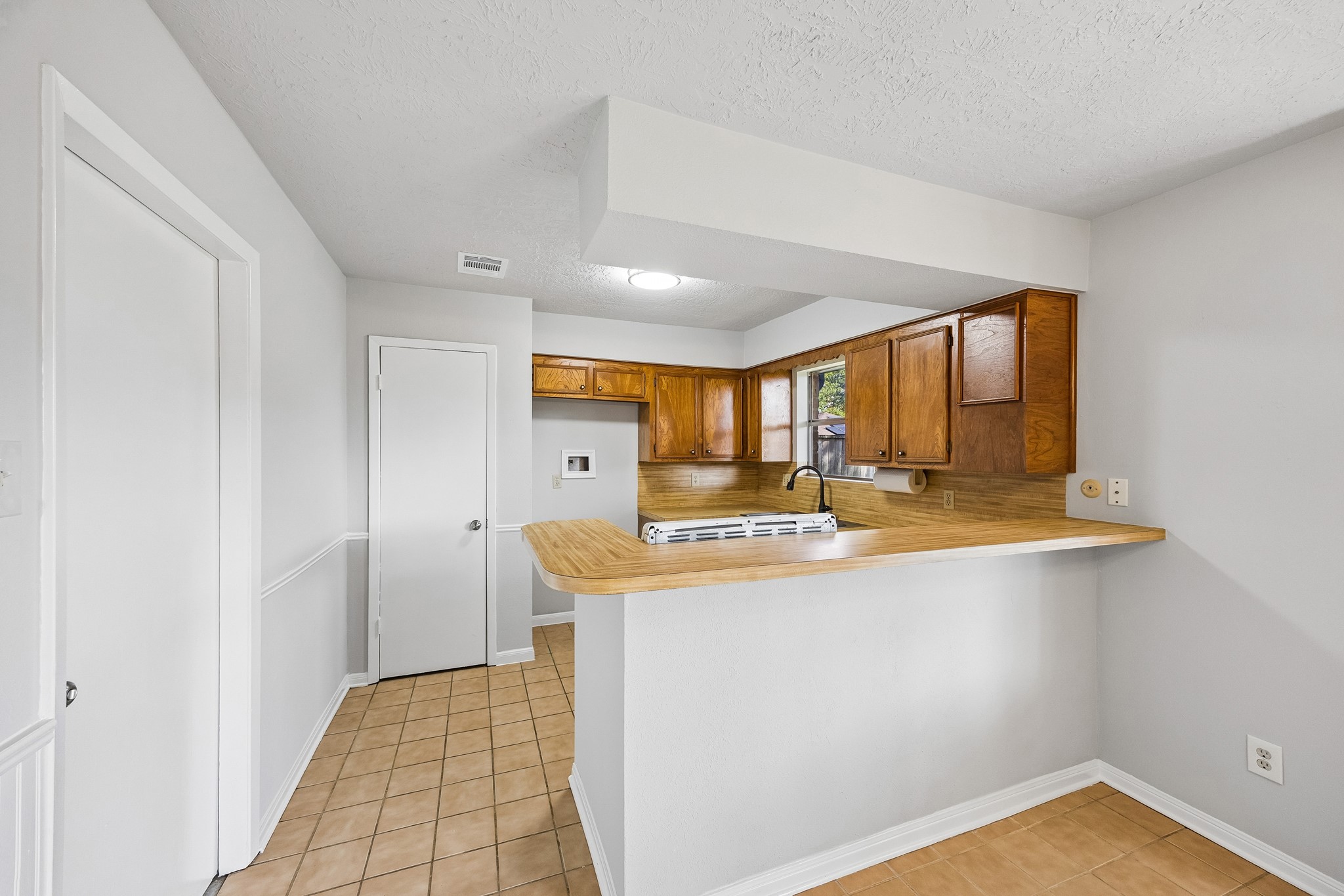 1605 Cypress Hollow Street Property Photo 13