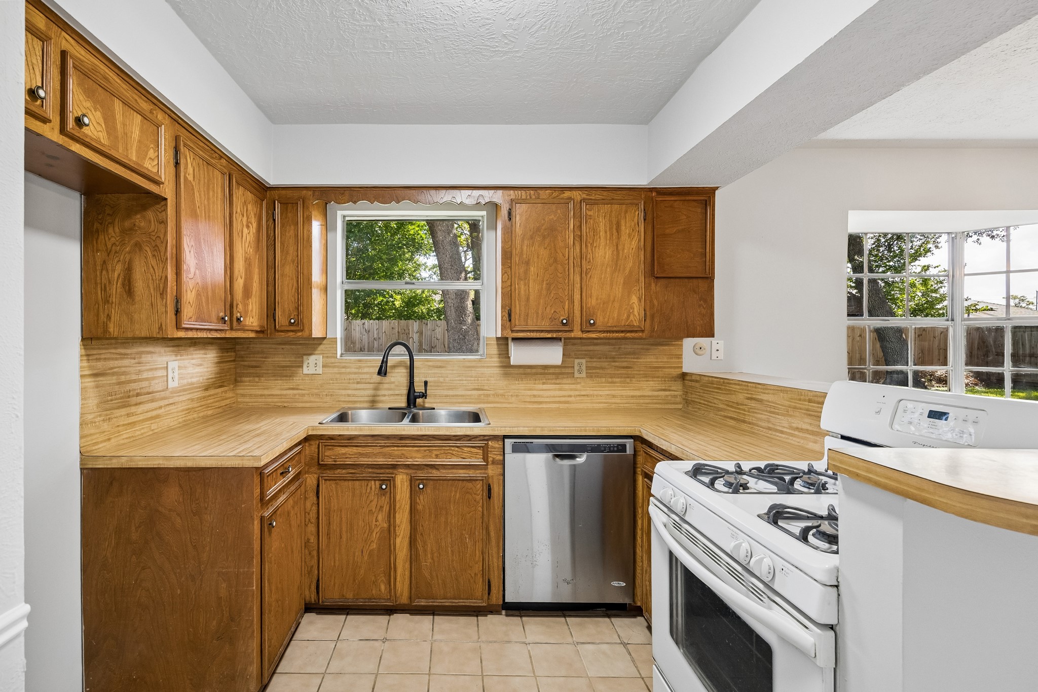 1605 Cypress Hollow Street Property Photo 14