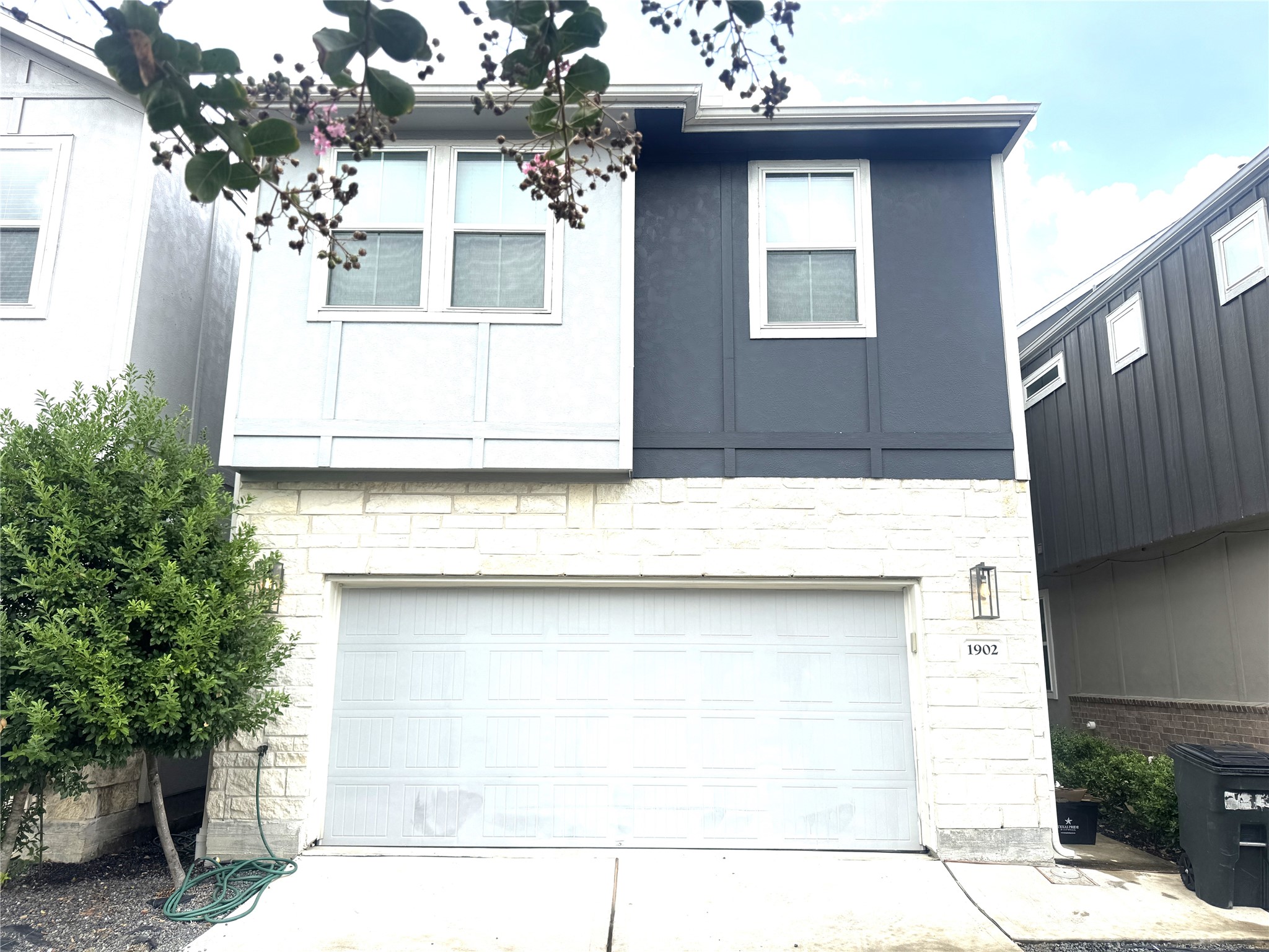1902 La Magnolia Drive Property Photo 1