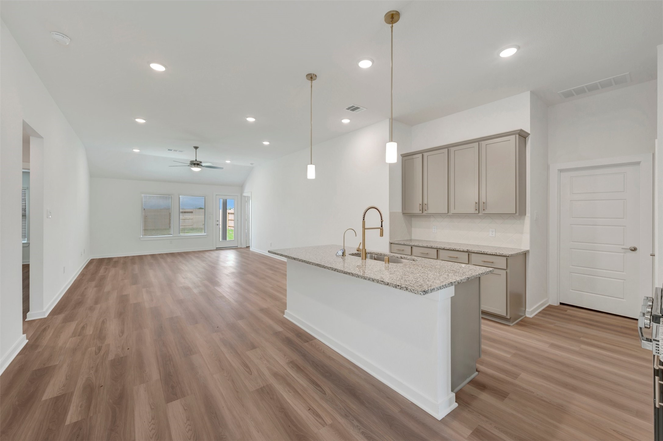 5826 Sunkissed Drive Property Photo 4