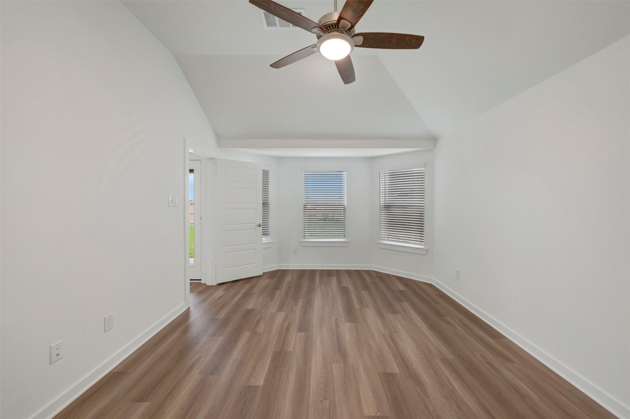 5826 Sunkissed Drive Property Photo 6