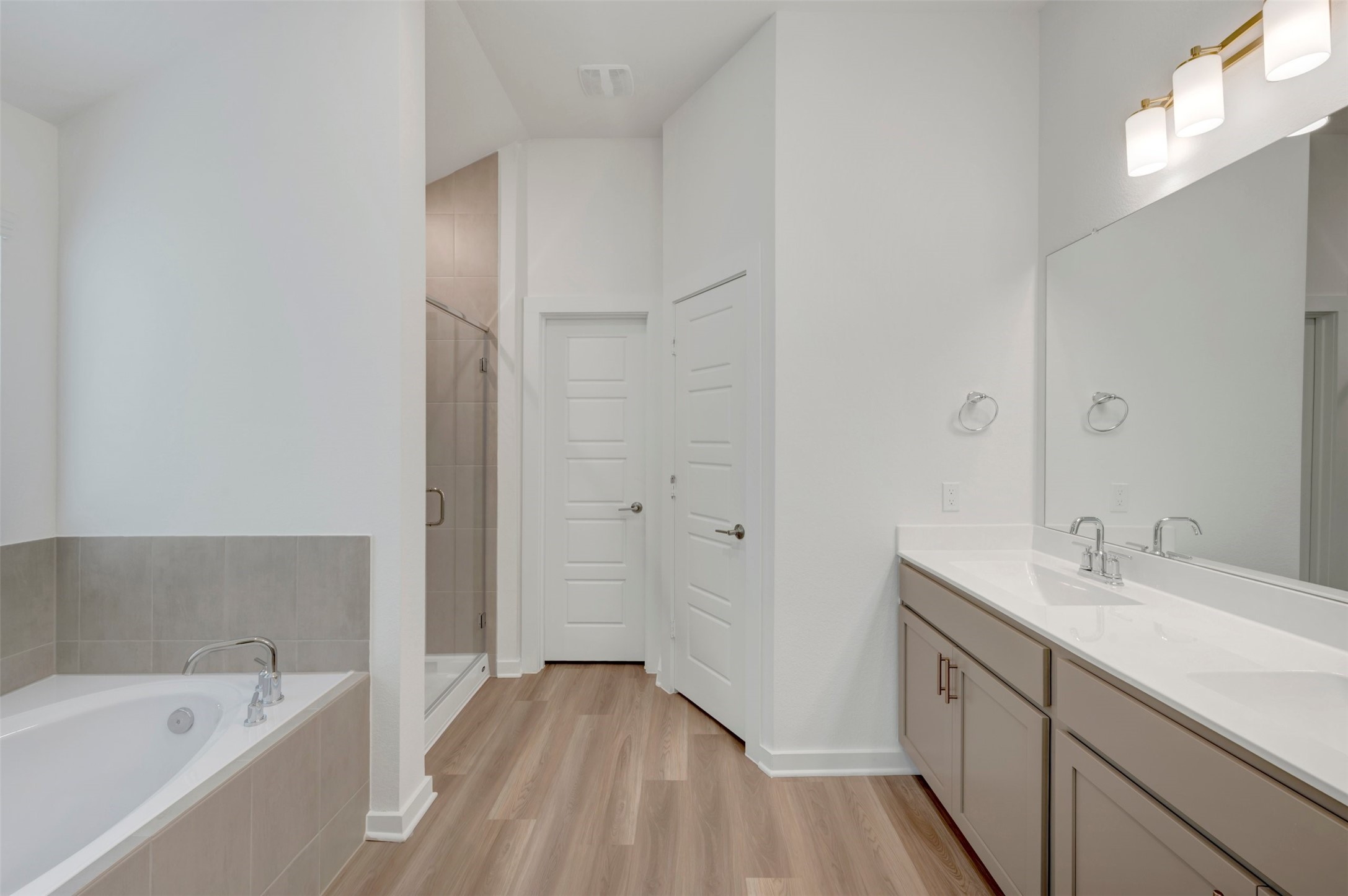 5826 Sunkissed Drive Property Photo 11