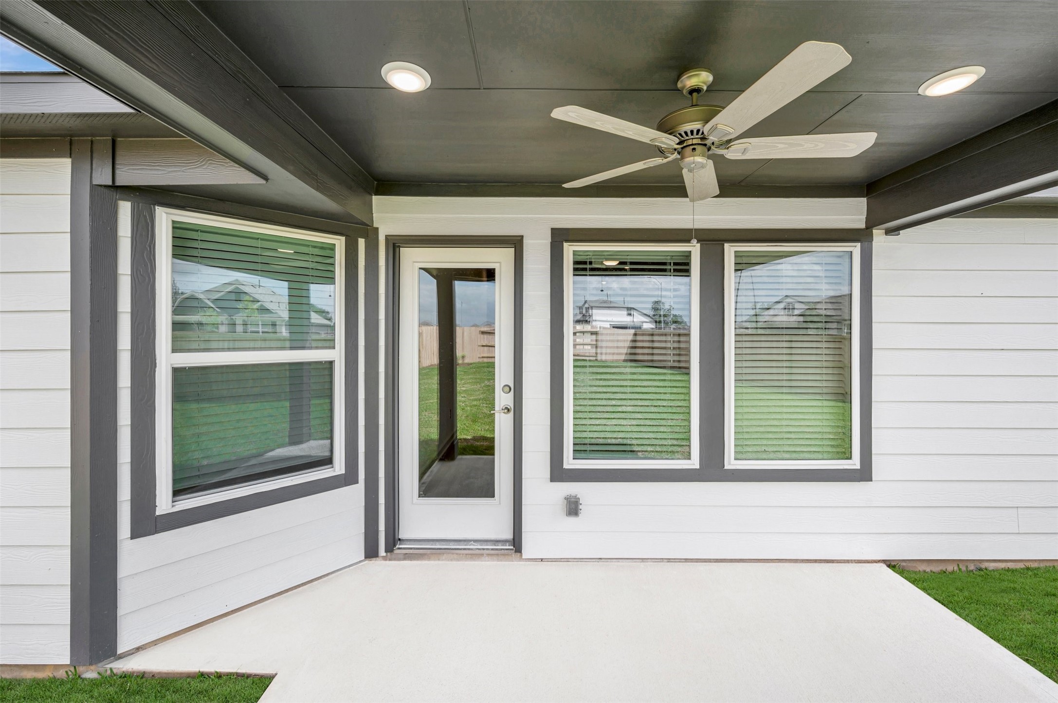 5826 Sunkissed Drive Property Photo 14