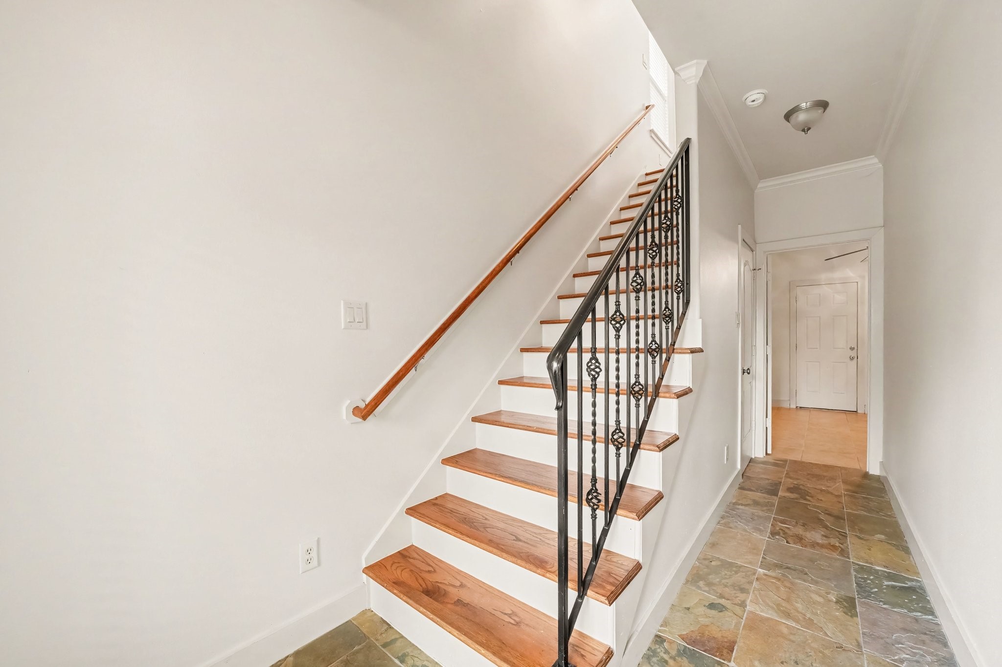 5806 Larkin Street Property Photo 5