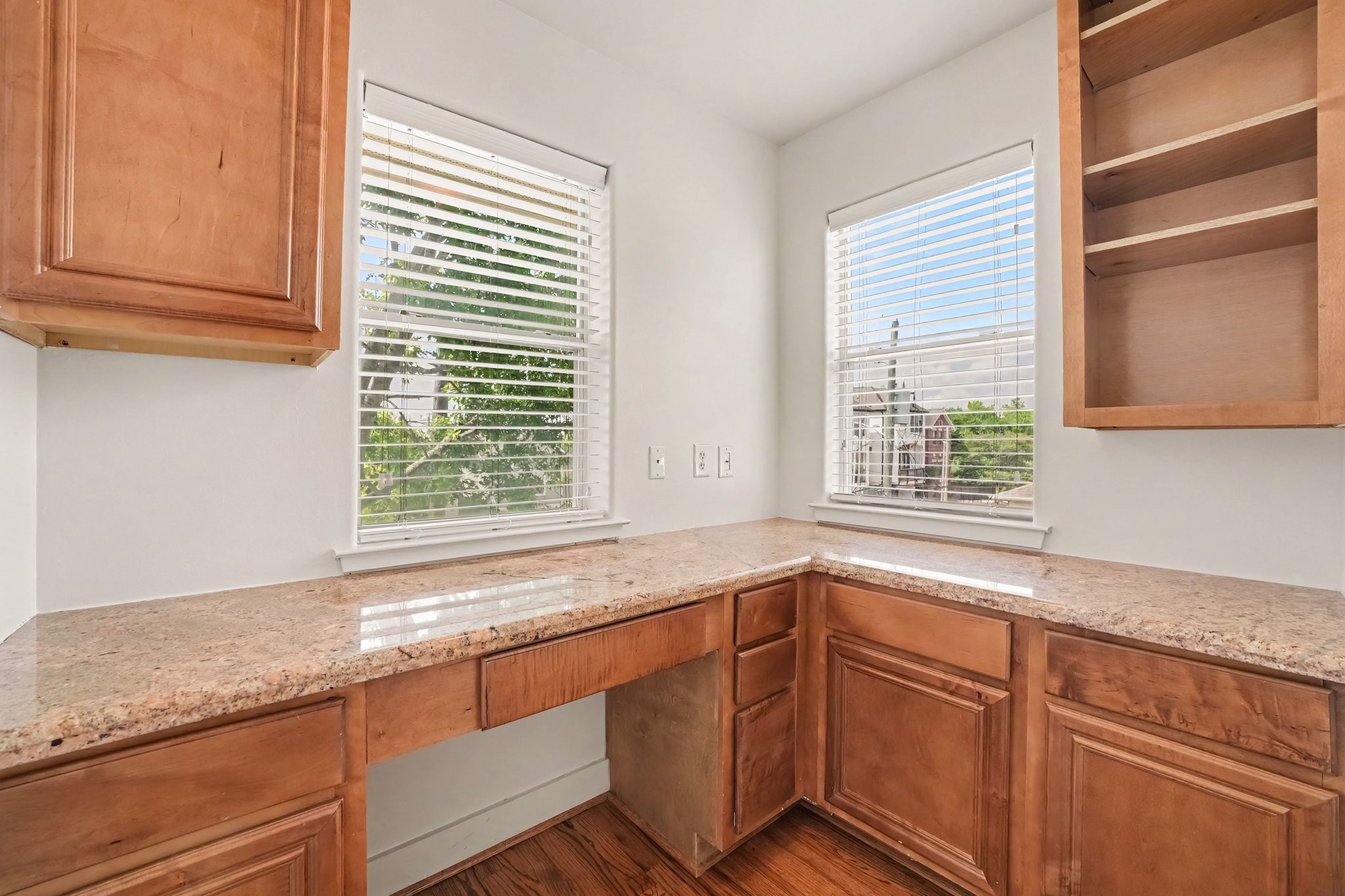 5806 Larkin Street Property Photo 16