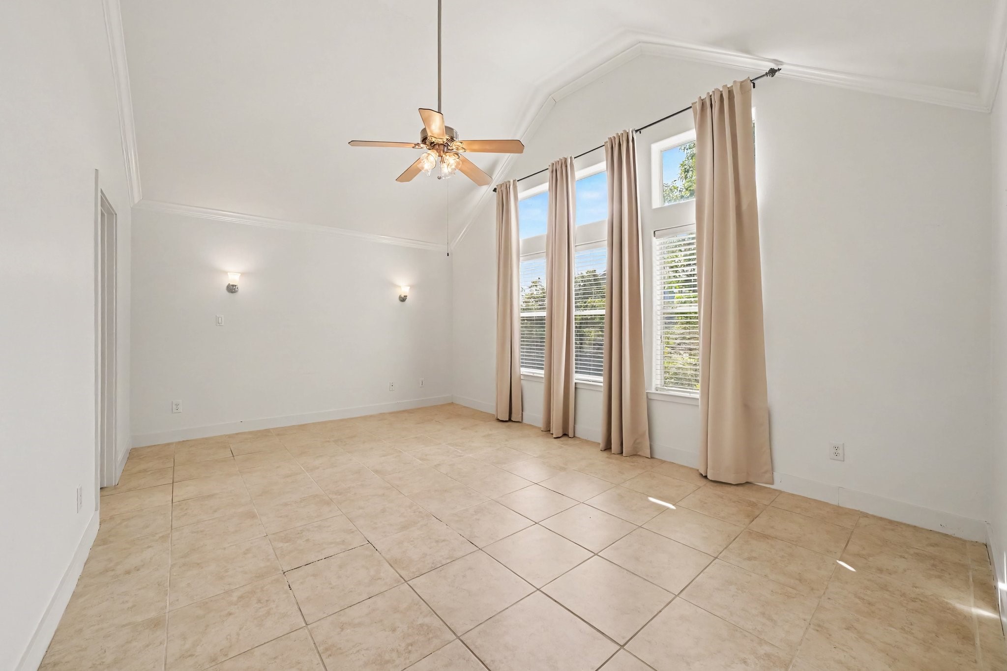 5806 Larkin Street Property Photo 17