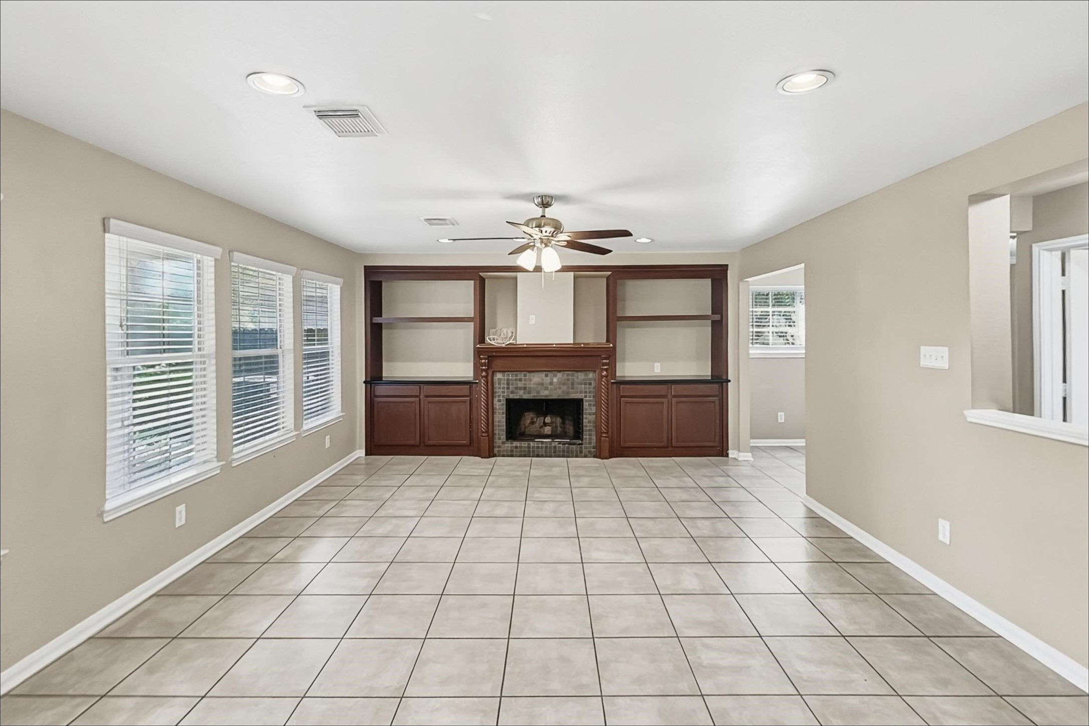29518 Legends Line Drive Property Photo 5