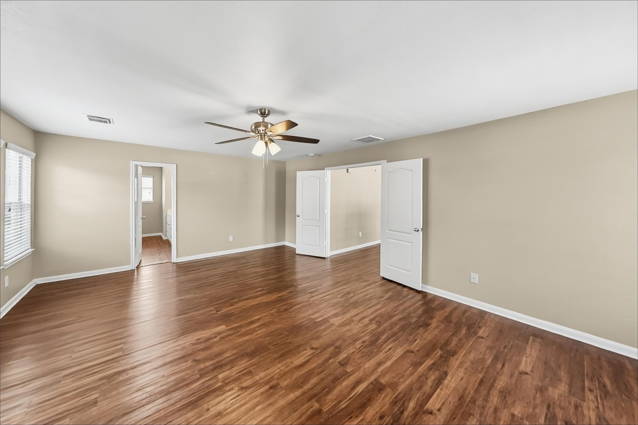29518 Legends Line Drive Property Photo 10