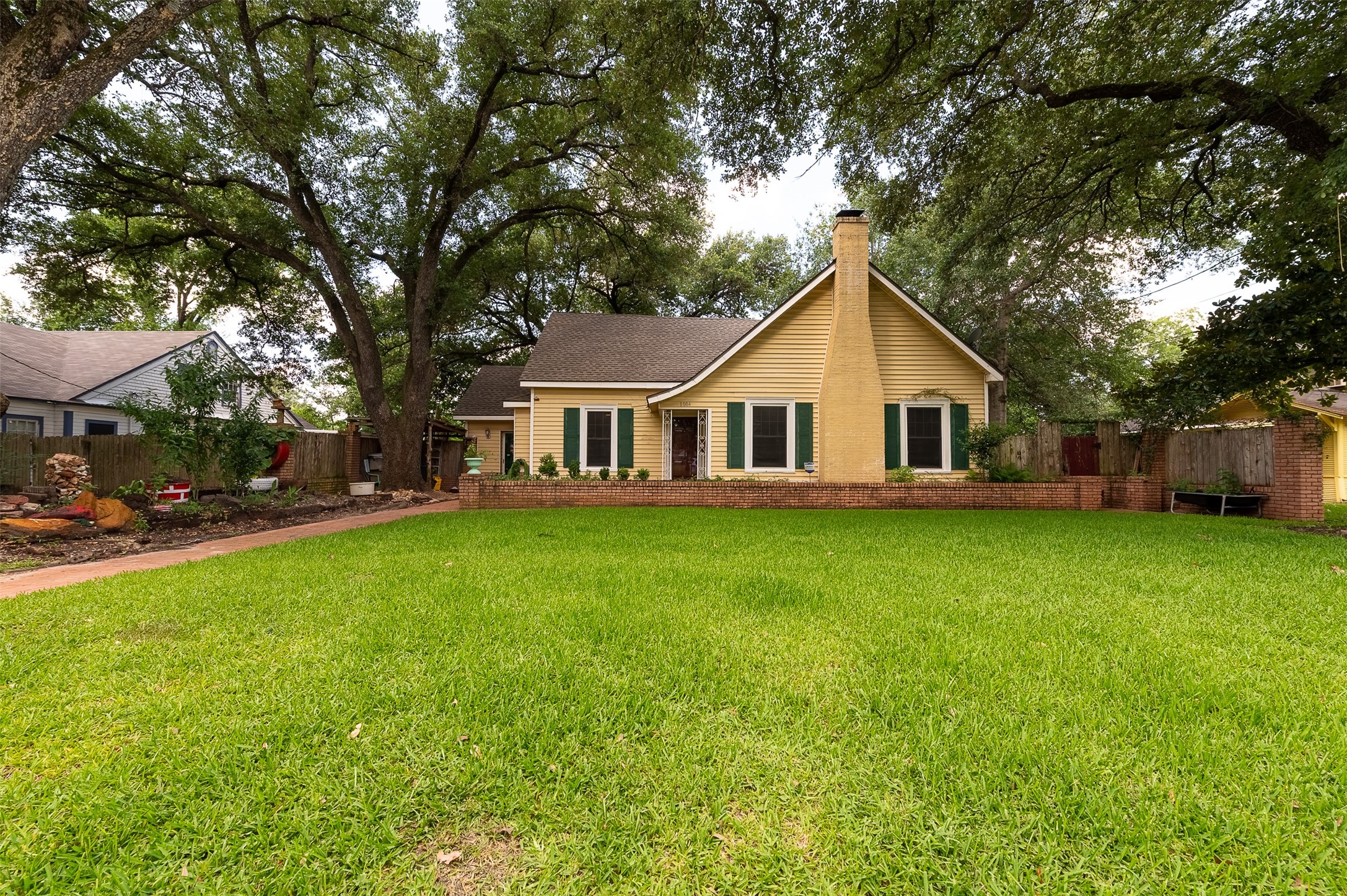 1004 S Magnolia Street Property Photo 1